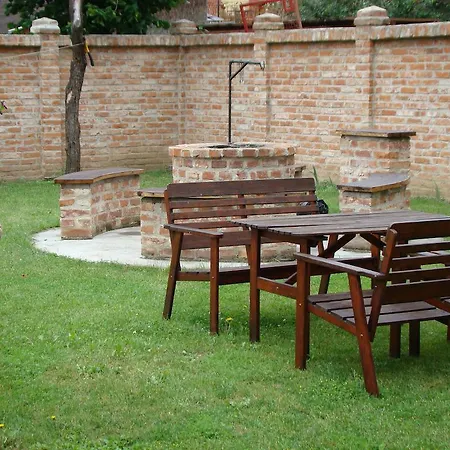 Emanapartmanok Sarvar Apartment Sárvár