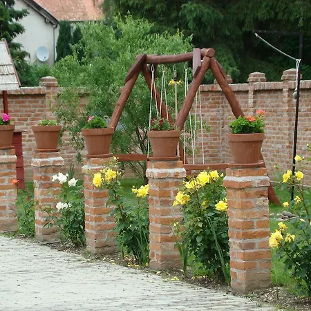 Emanapartmanok Sarvar Apartment Sárvár