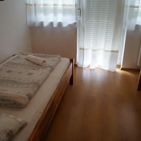 Apartment Emanapartmanok Sarvar *