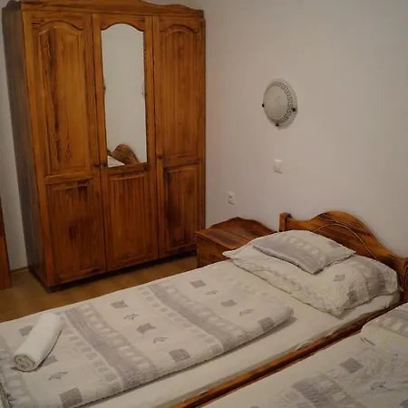 Apartment Emanapartmanok Sarvar