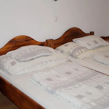 Emanapartmanok Sarvar Apartment Sárvár