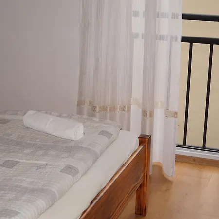 Emanapartmanok Sarvar
