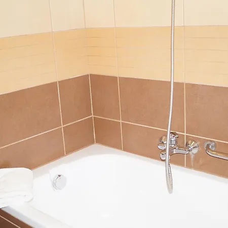 Emanapartmanok Sarvar Apartment Sárvár