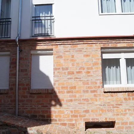 Apartment Emanapartmanok Sarvar *