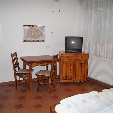 Emanapartmanok Sarvar Apartment *
